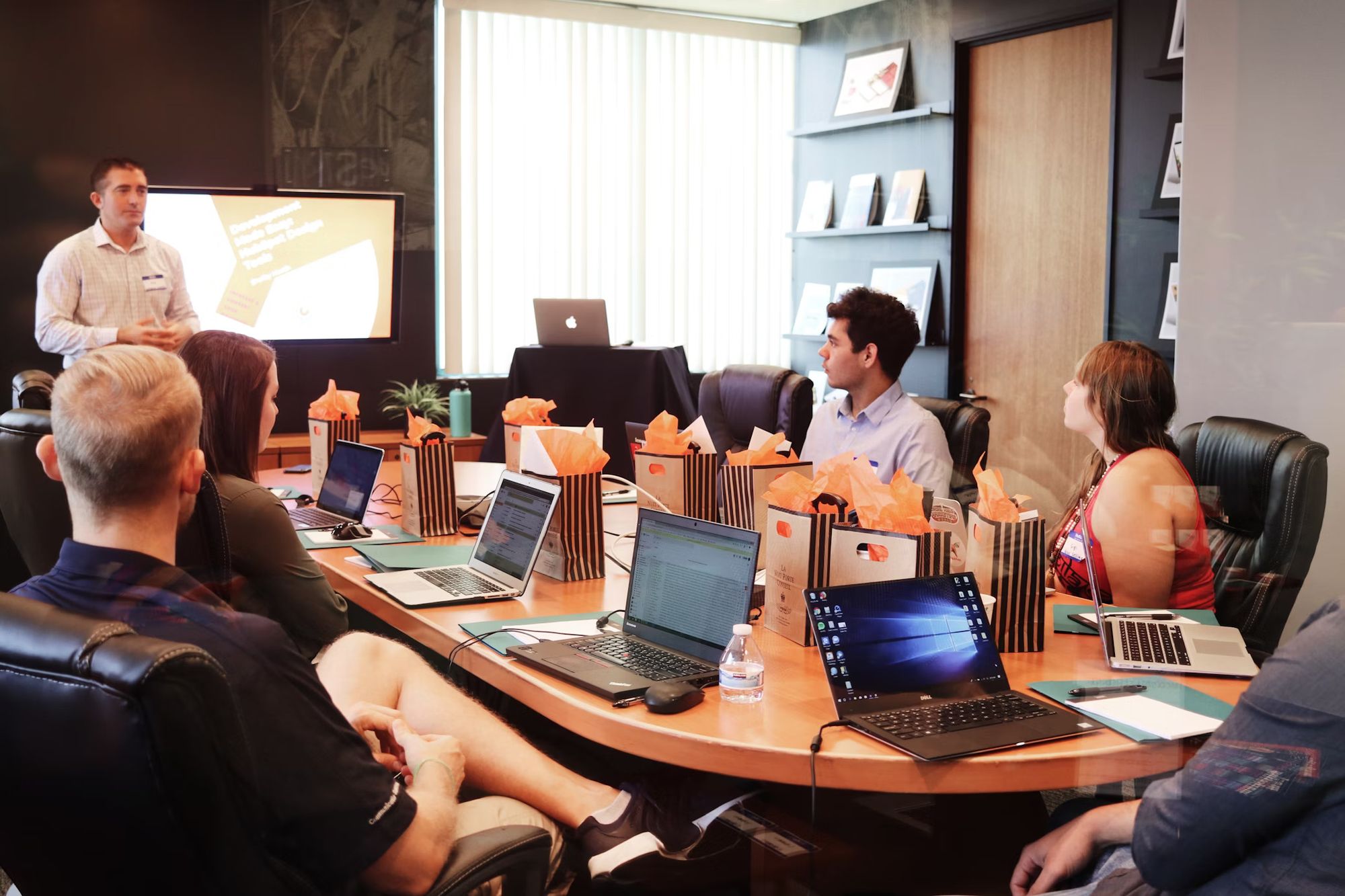 Last-Minute Holiday Campaigns: How to Activate Influencers Fast (Without Losing Impact)