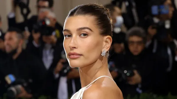 Clean Girl Is Taking Over: The $100M “No-Makeup” Aesthetic That’s Changing What We Buy